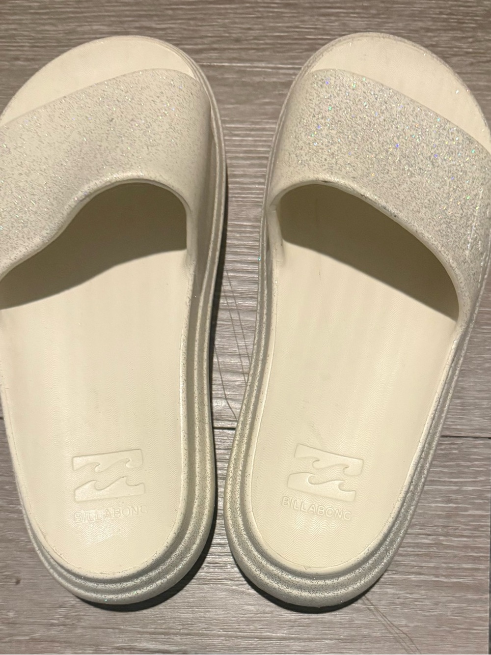 Girls Billabong Ivory and Glitter platform slides. Size 3
